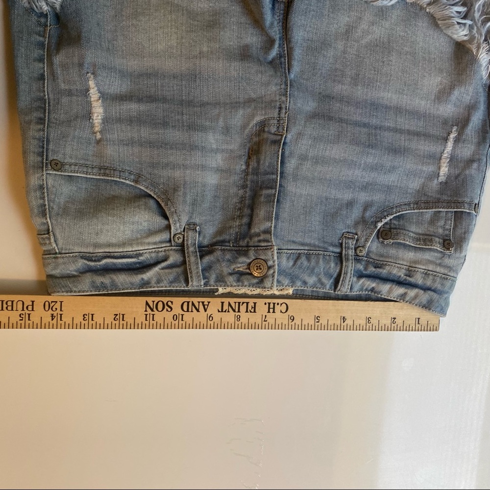 Altar State Women Size 7 (27) Light Blue Denim Jean Short Pants - Picture 3 of 6